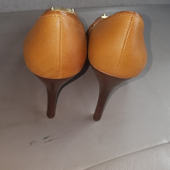 Pumps - Picture 3 of 4